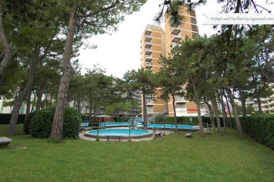 Residence Cristallo - Sabbiadoro Lignano Sabbiadoro Eksteriør billede